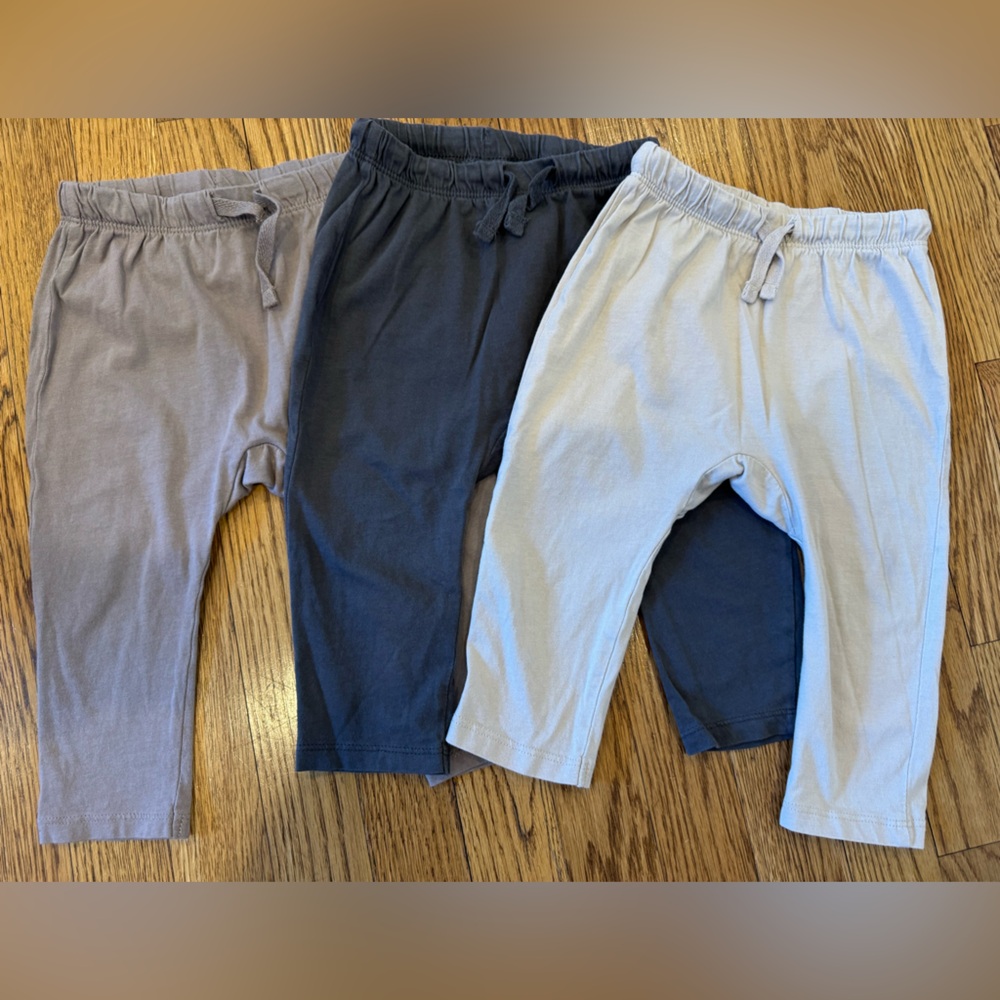H&M set of 3 toddler pants, 12-18M
Grey/Brown/Beige